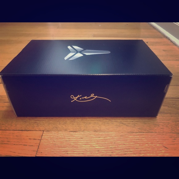 kobe bryant shoe box